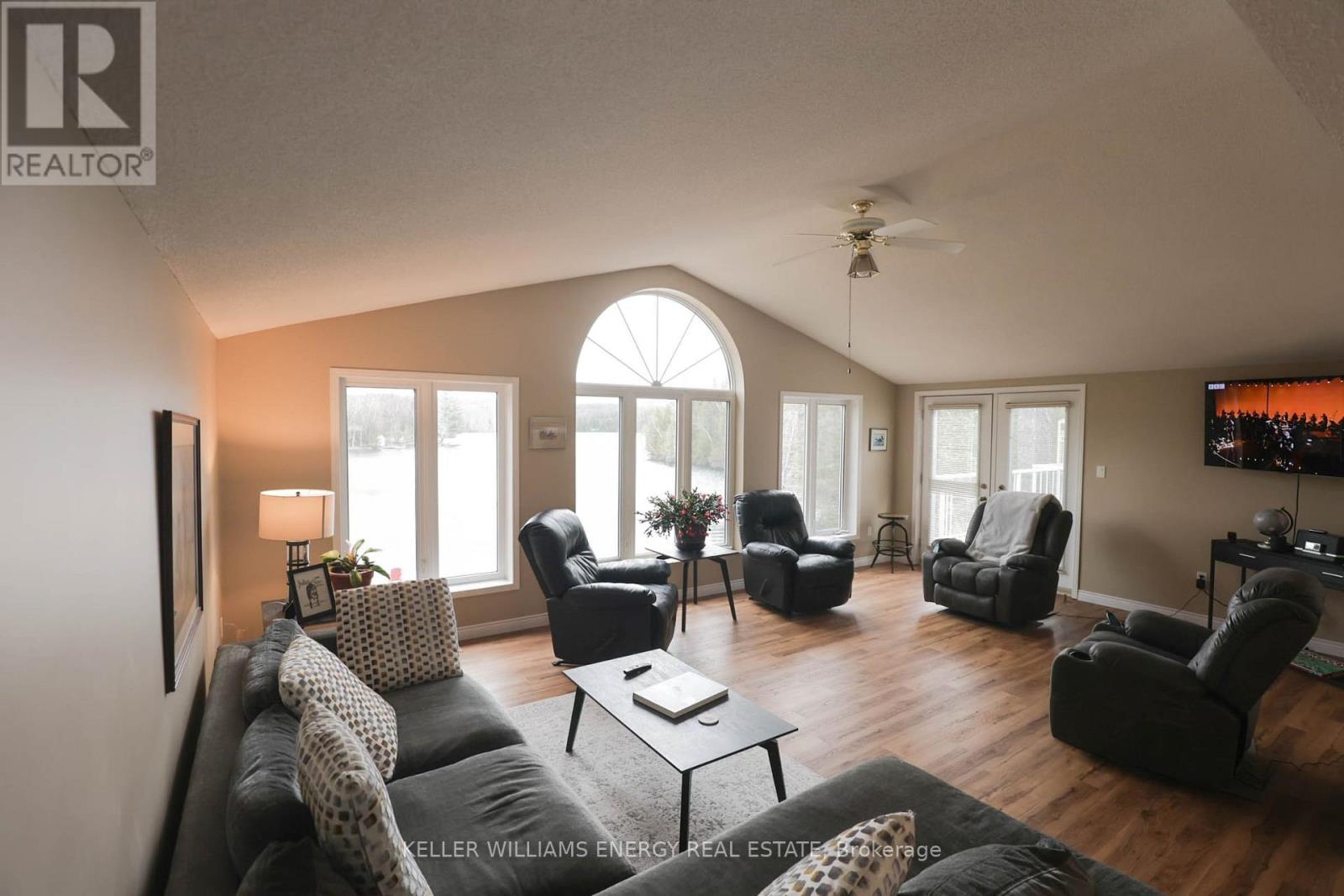 112 BAY SHORE DRIVE - 2