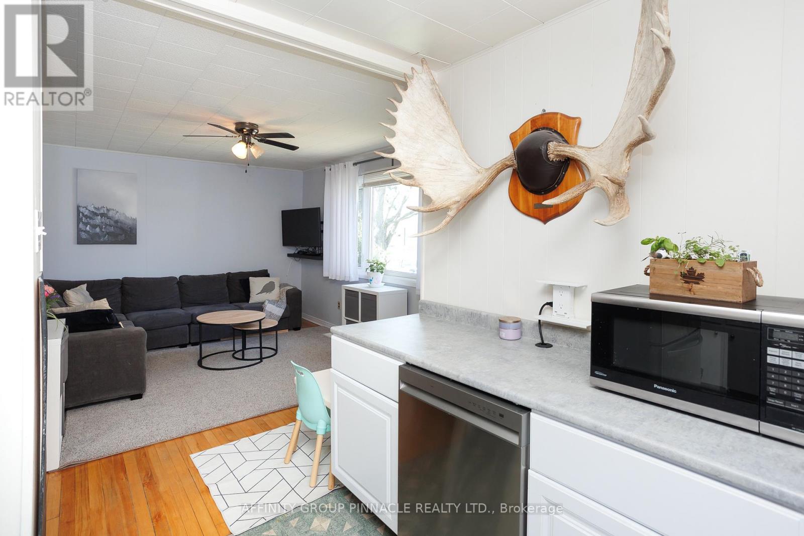 7 CHURCHILL CRESCENT - 13