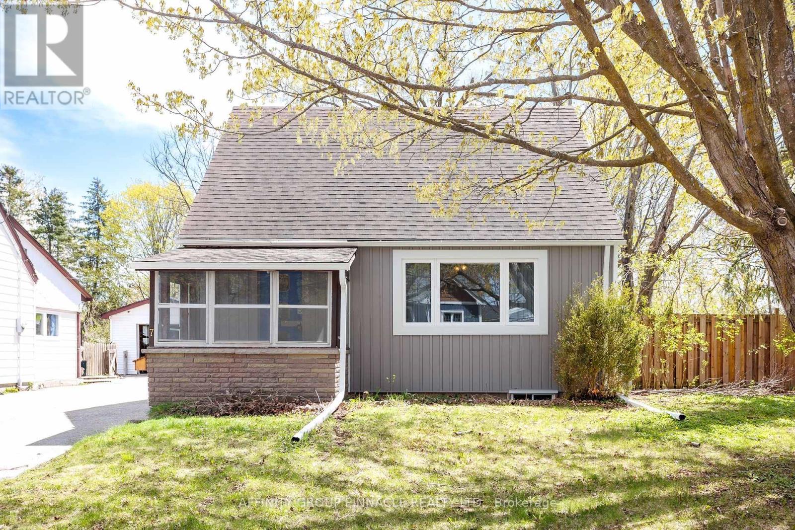 7 CHURCHILL CRESCENT - Image 2