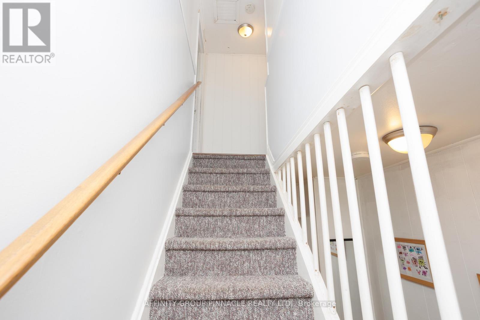 7 CHURCHILL CRESCENT - 20