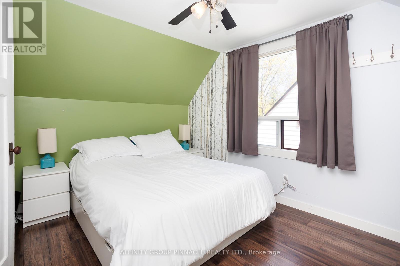 7 CHURCHILL CRESCENT - 21