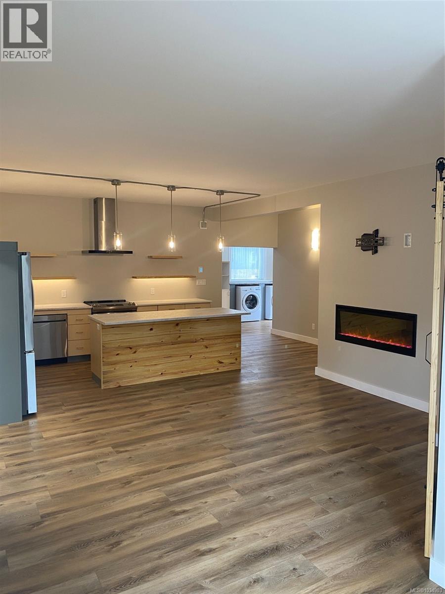 560 4th St - 11