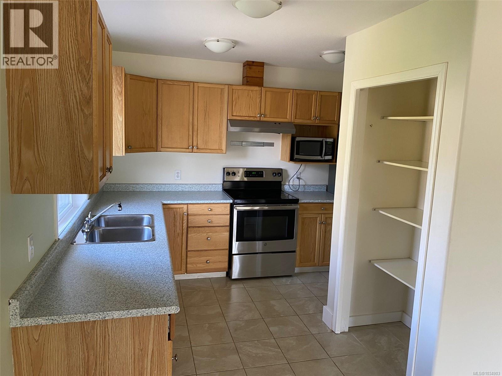 560 4th St - 16