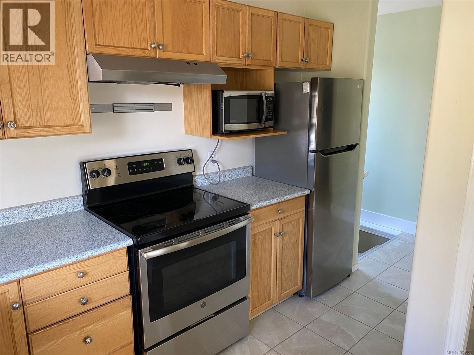 560 4th St - 17