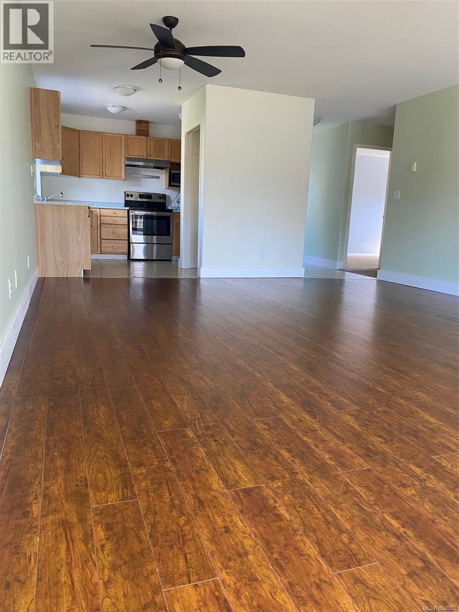 560 4th St - 23