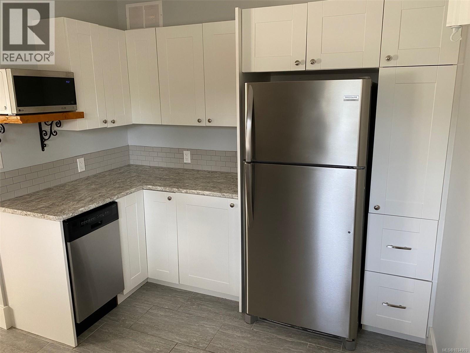 560 4th St - 27