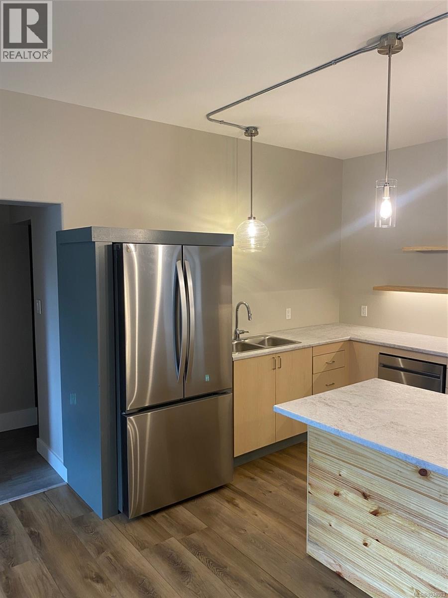 560 4th St - 8
