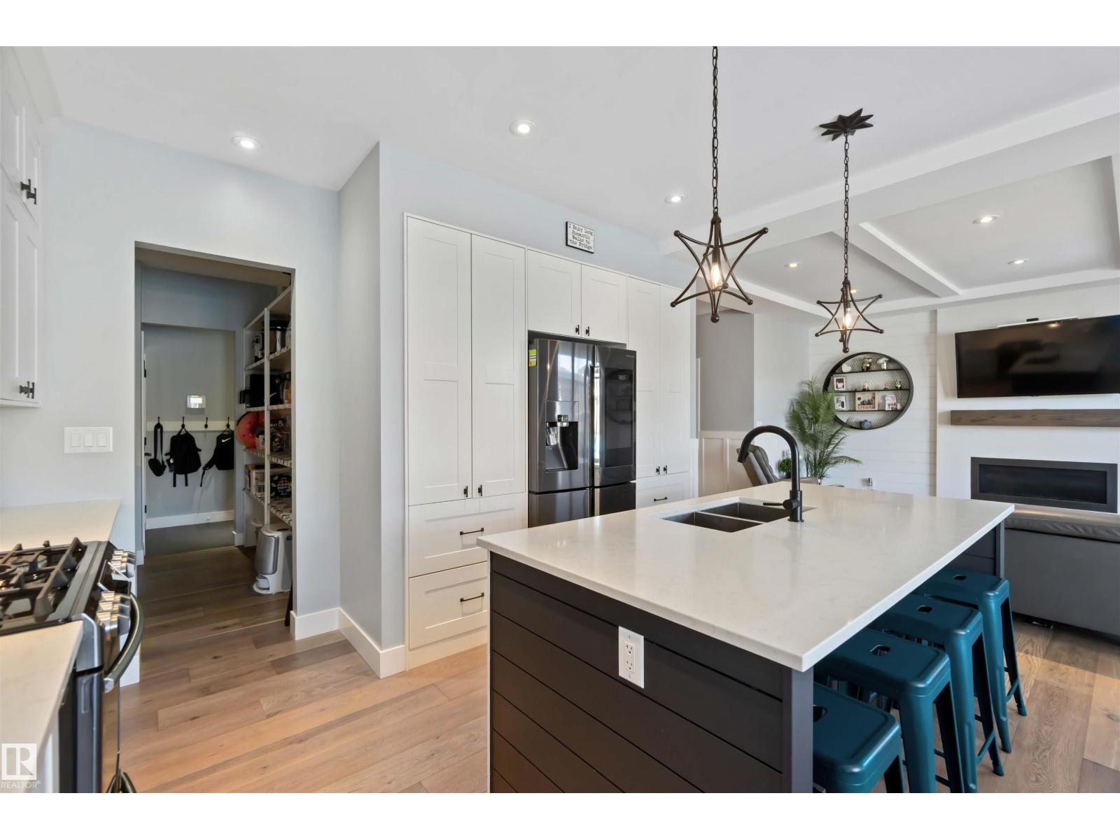 416 Meadowview DR - 19