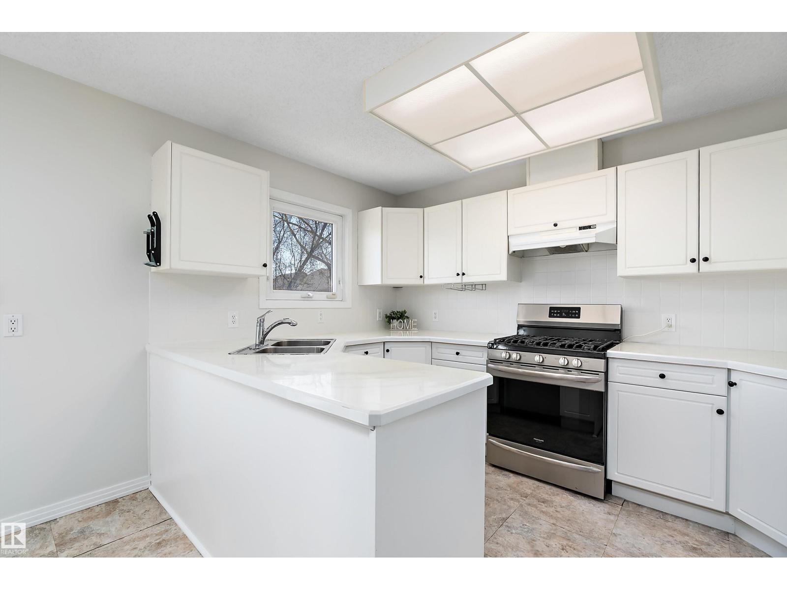 5421 46 ST - 14