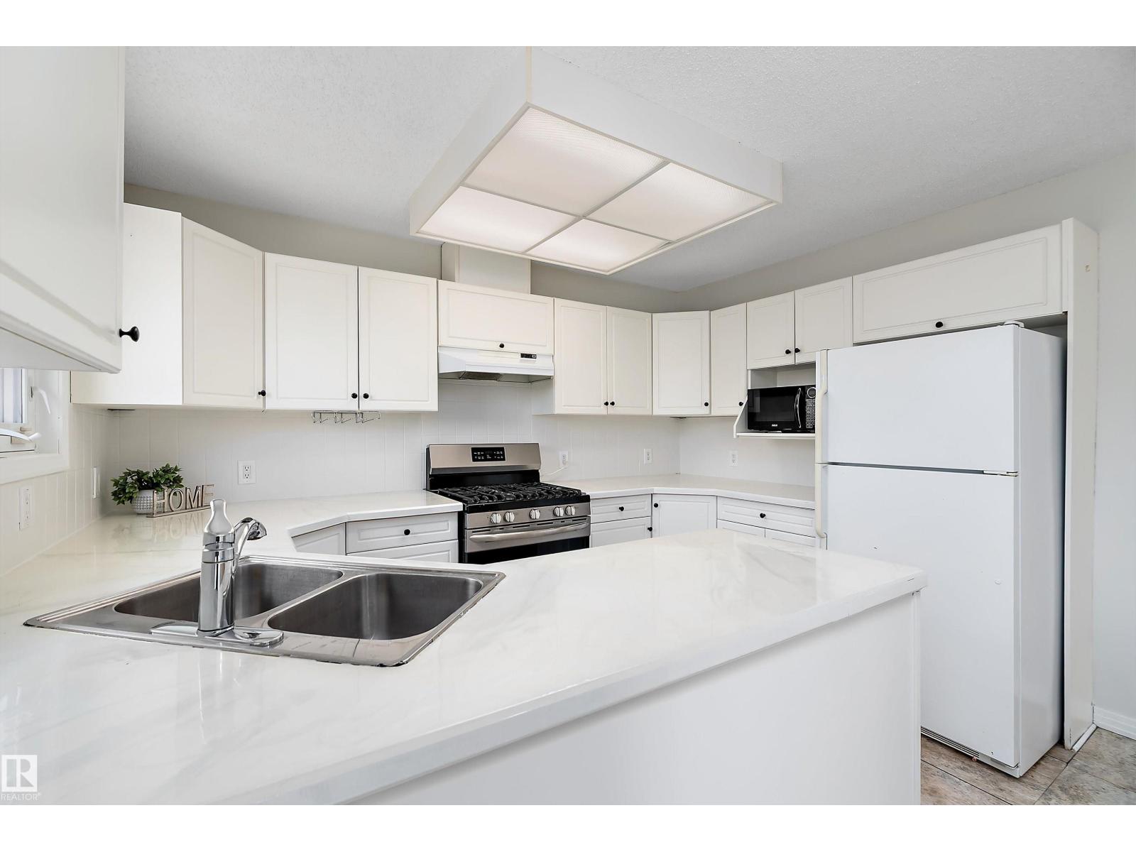 5421 46 ST - 15