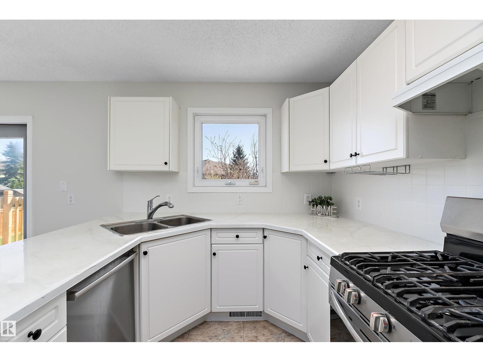 5421 46 ST - 16
