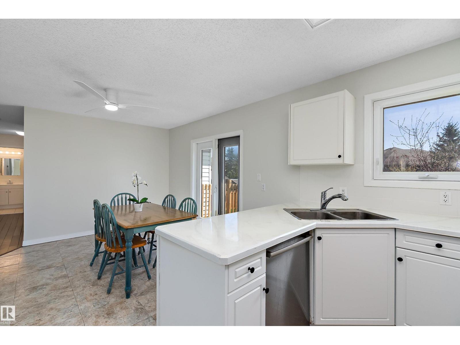 5421 46 ST - 17