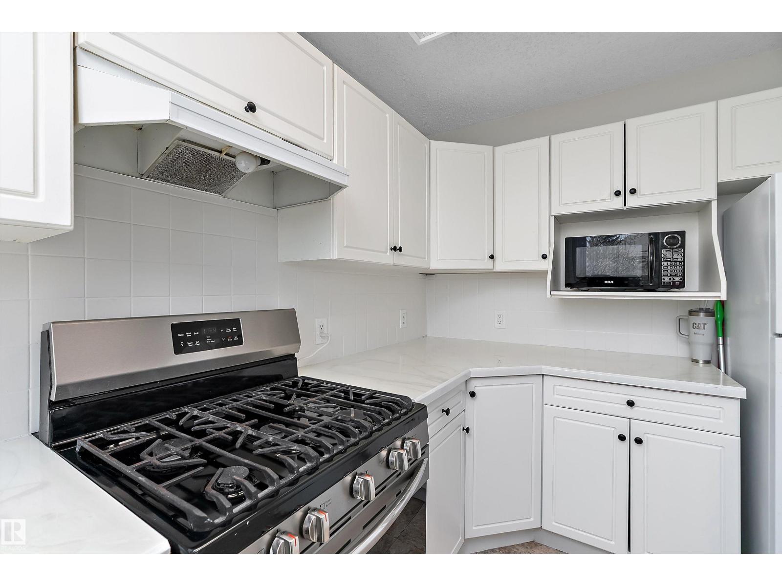 5421 46 ST - 18
