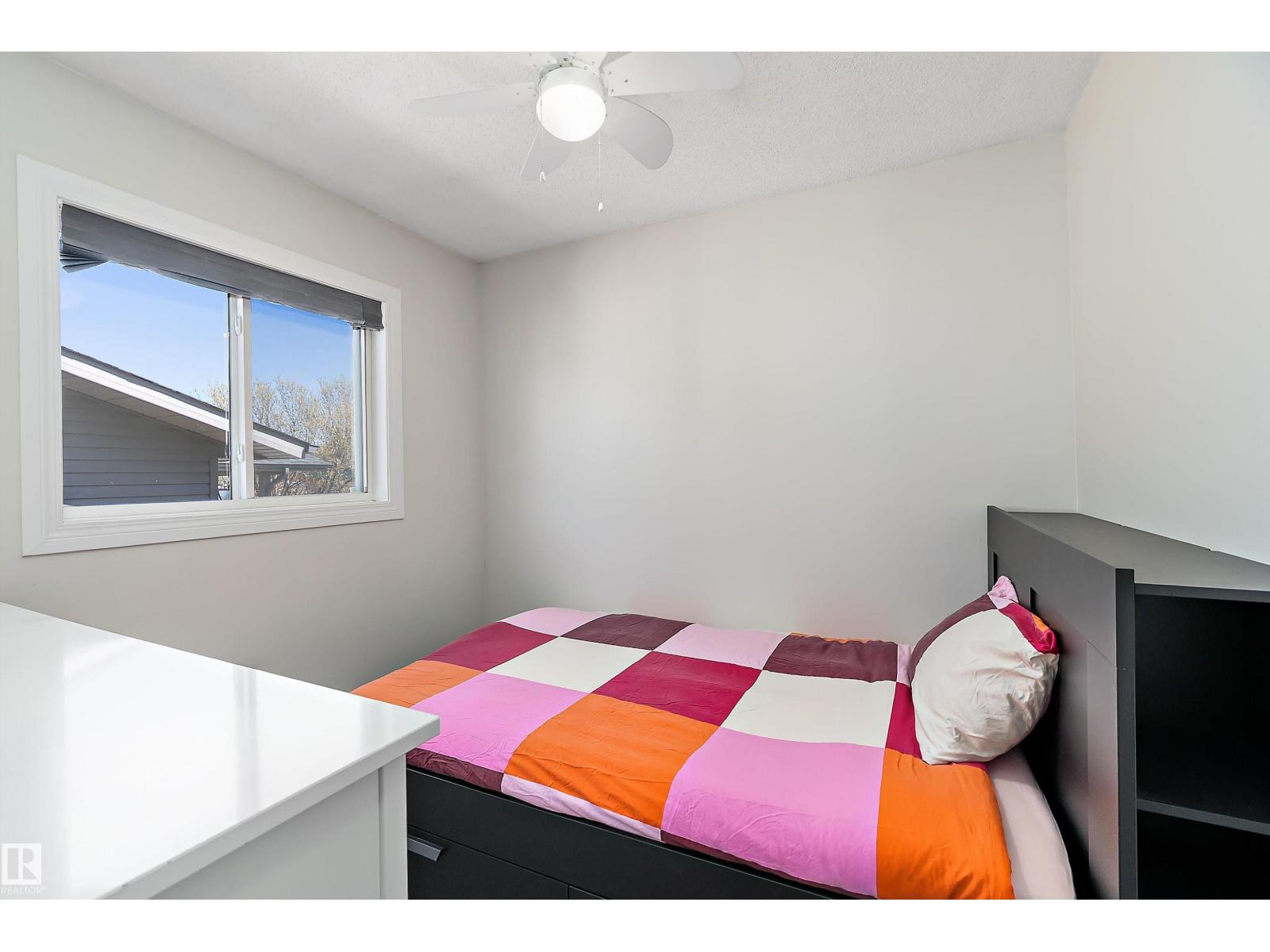 5421 46 ST - 21