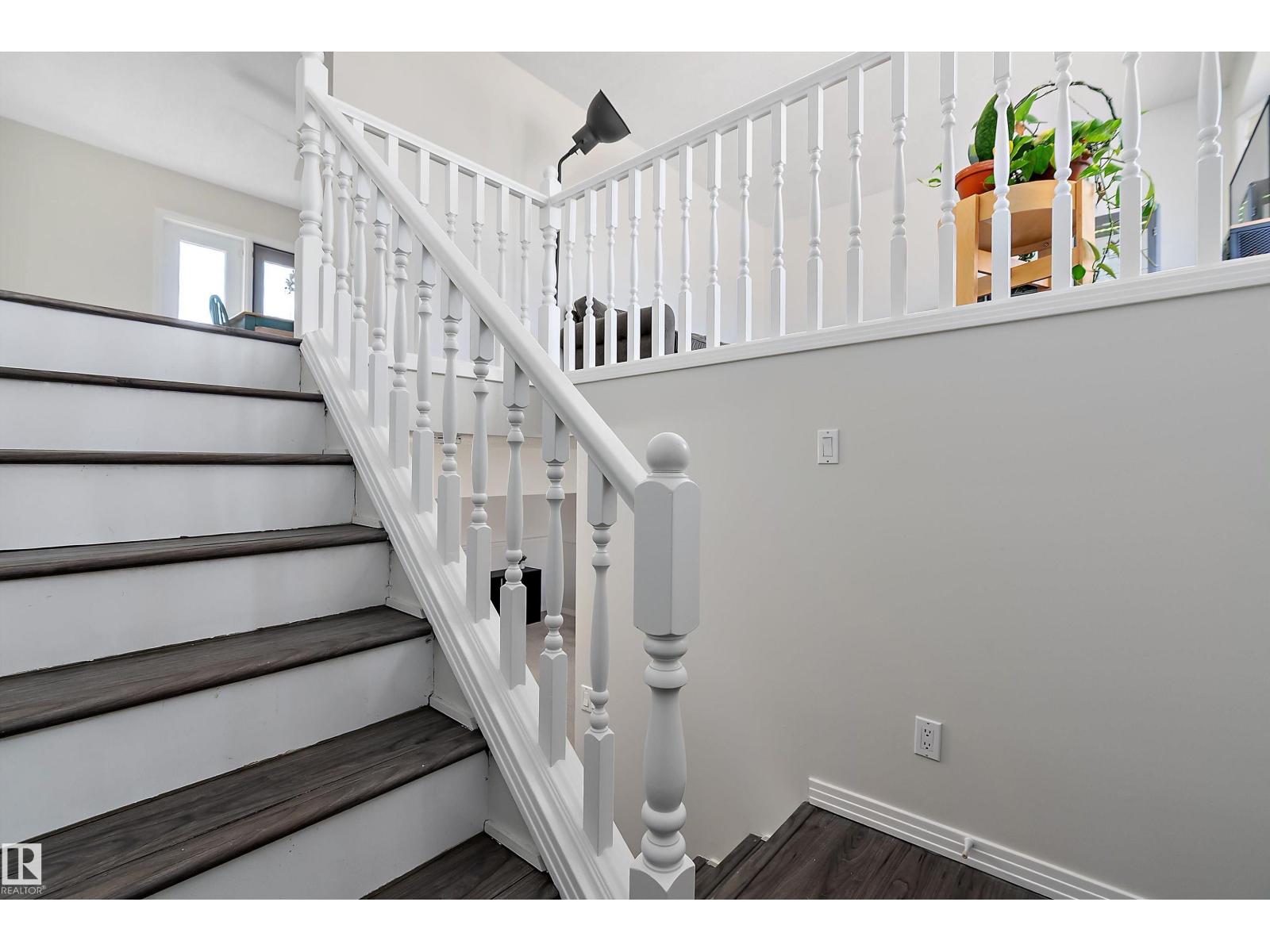 5421 46 ST - 27
