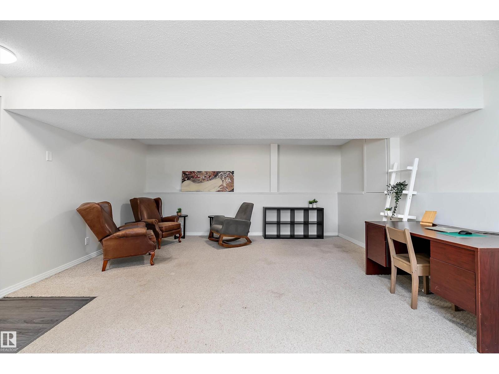 5421 46 ST - 28