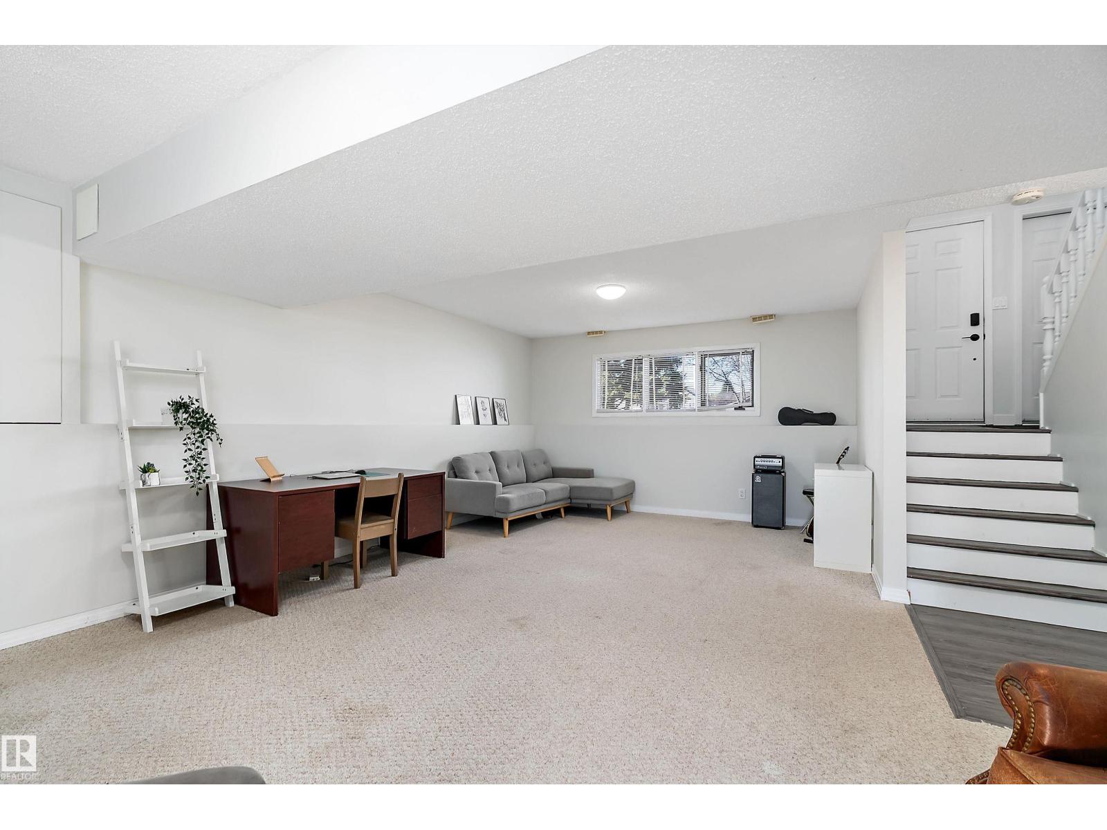 5421 46 ST - 29