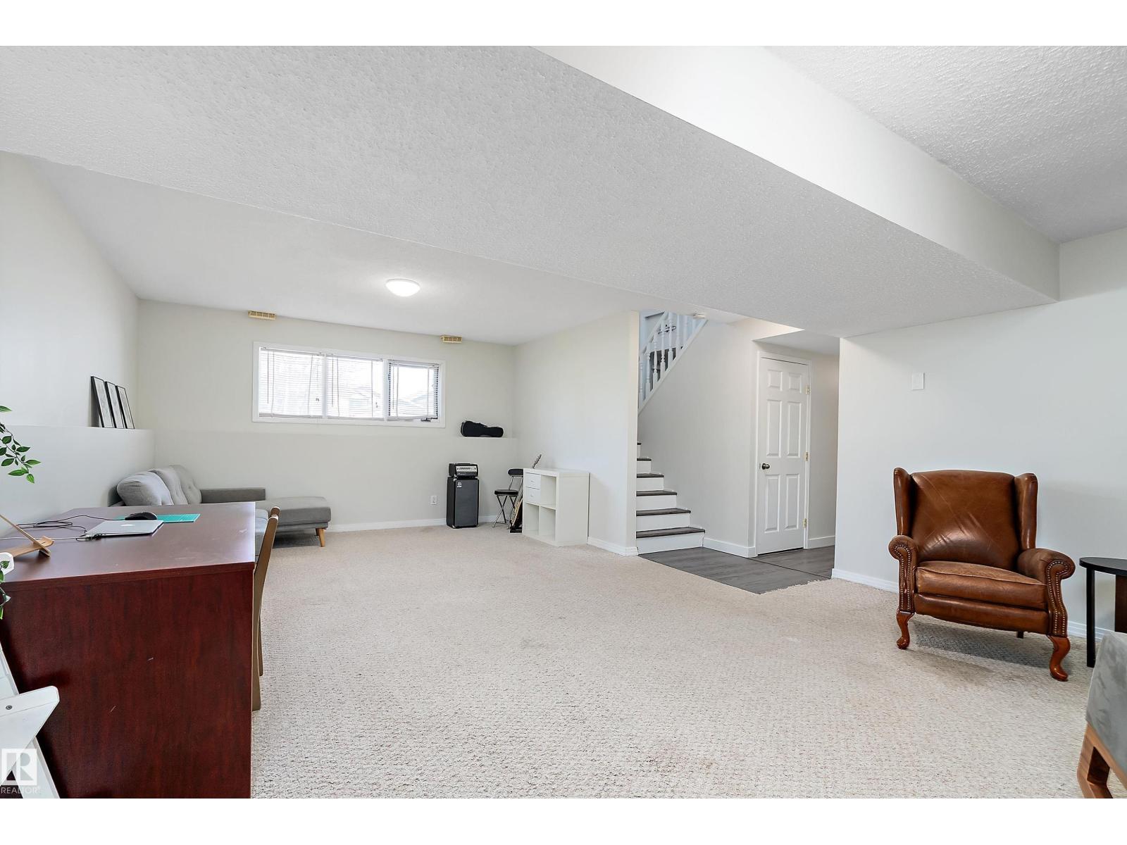 5421 46 ST - 30