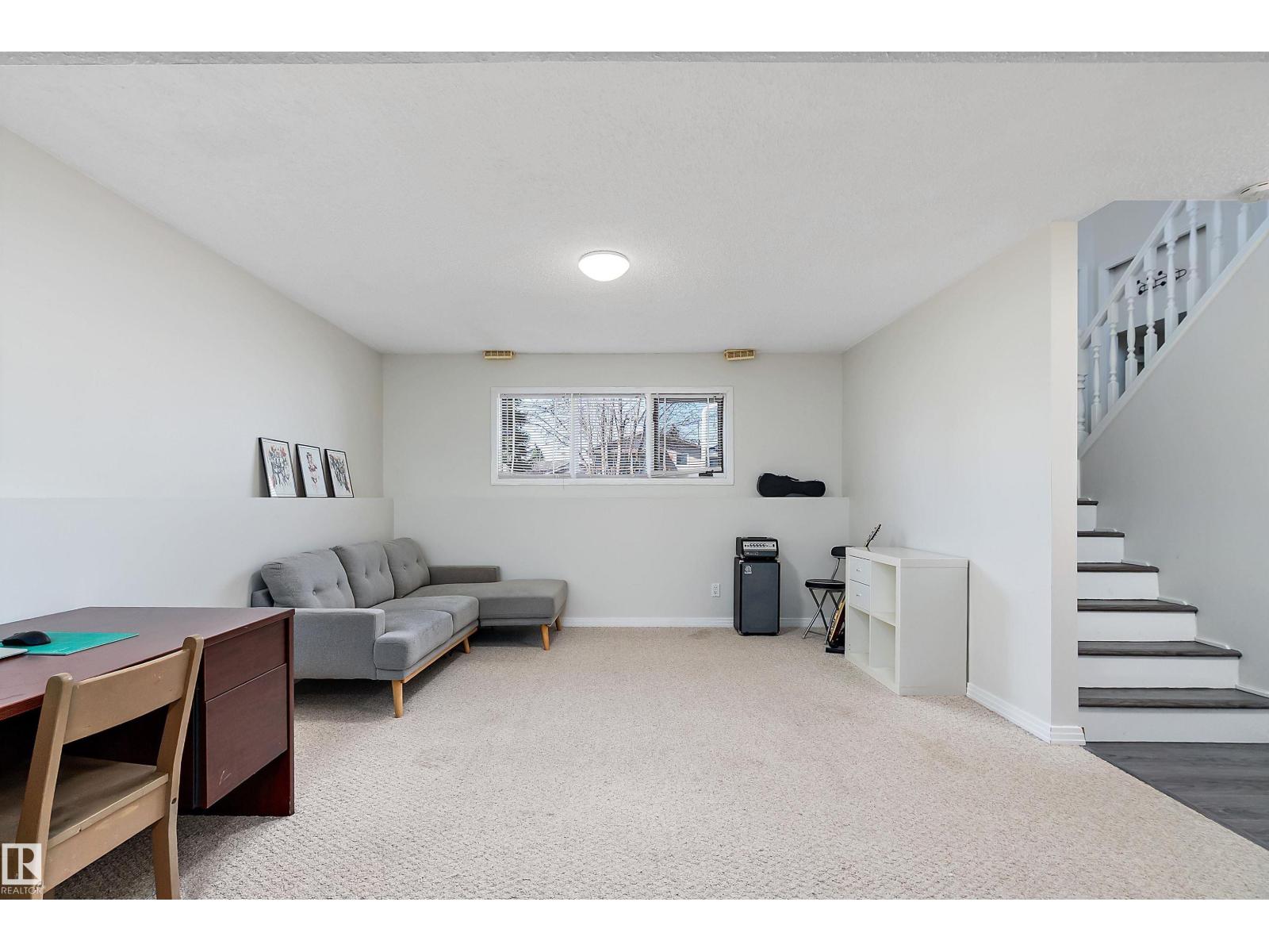 5421 46 ST - 31