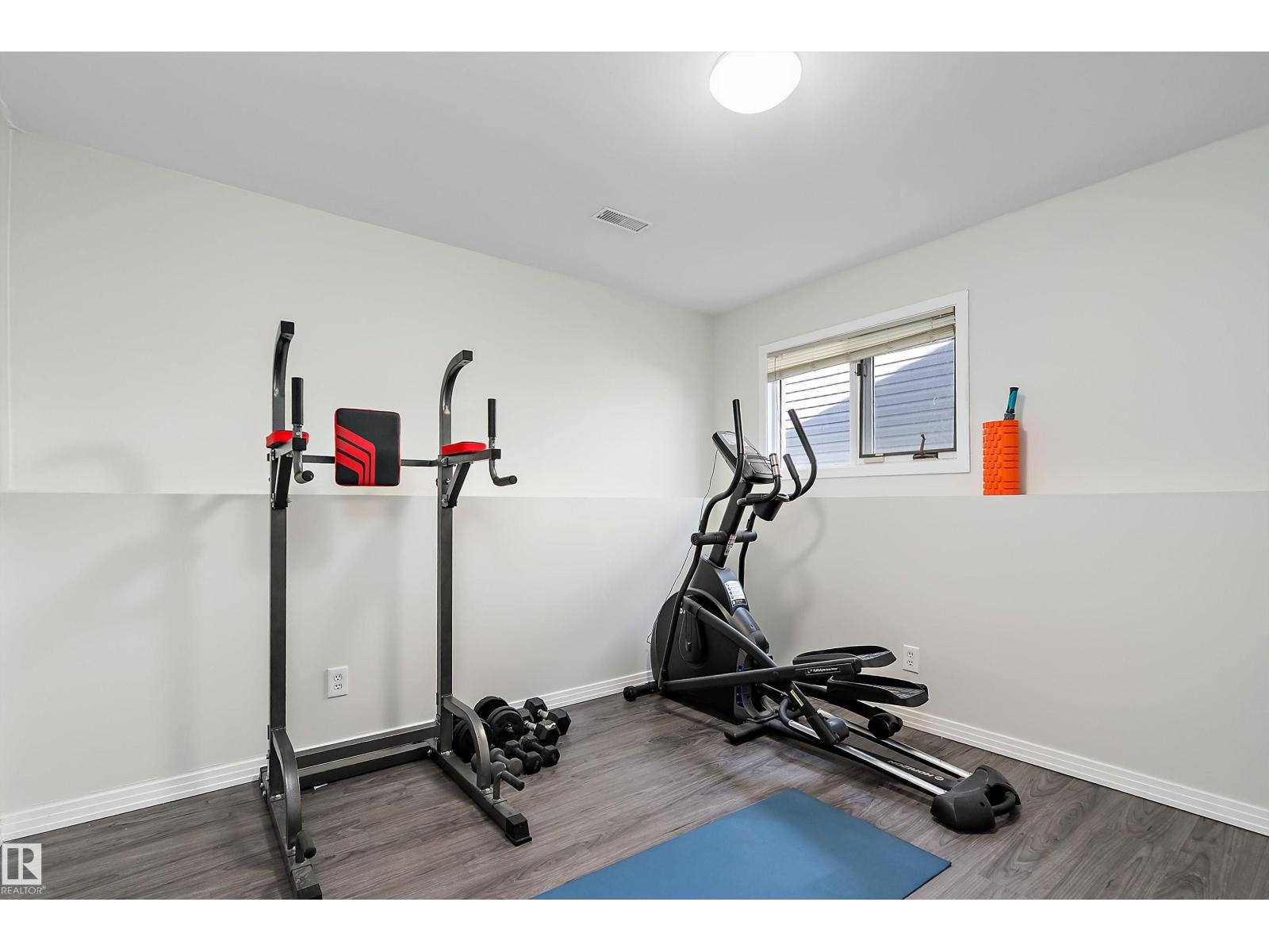 5421 46 ST - 34