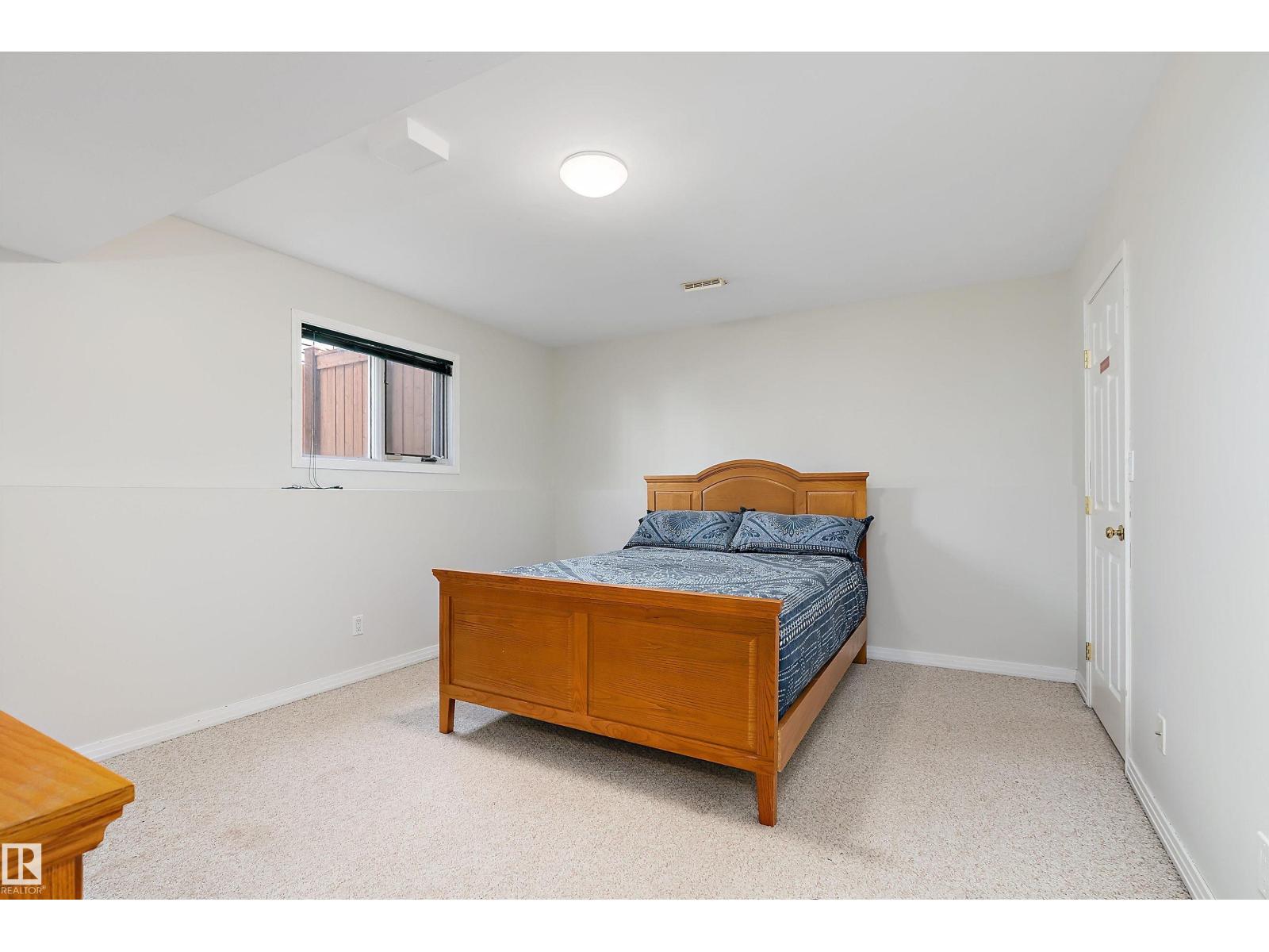 5421 46 ST - 36