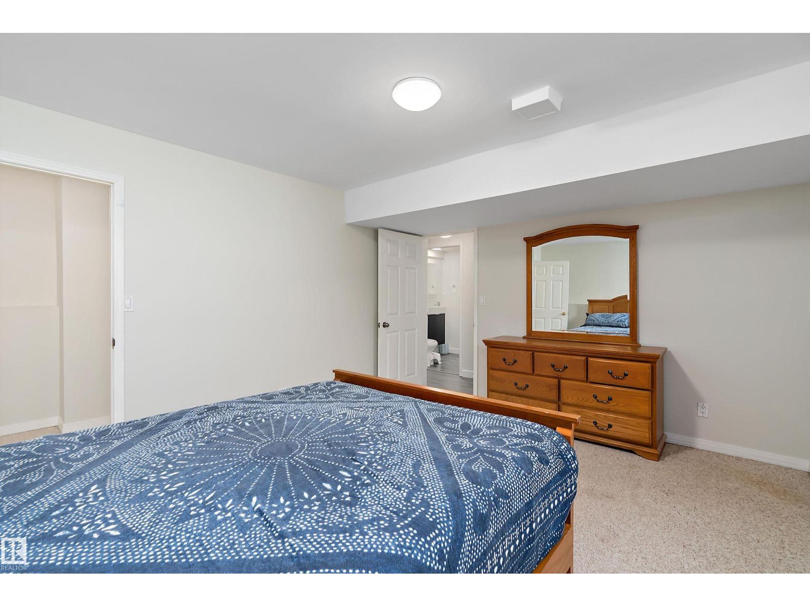 5421 46 ST - 37