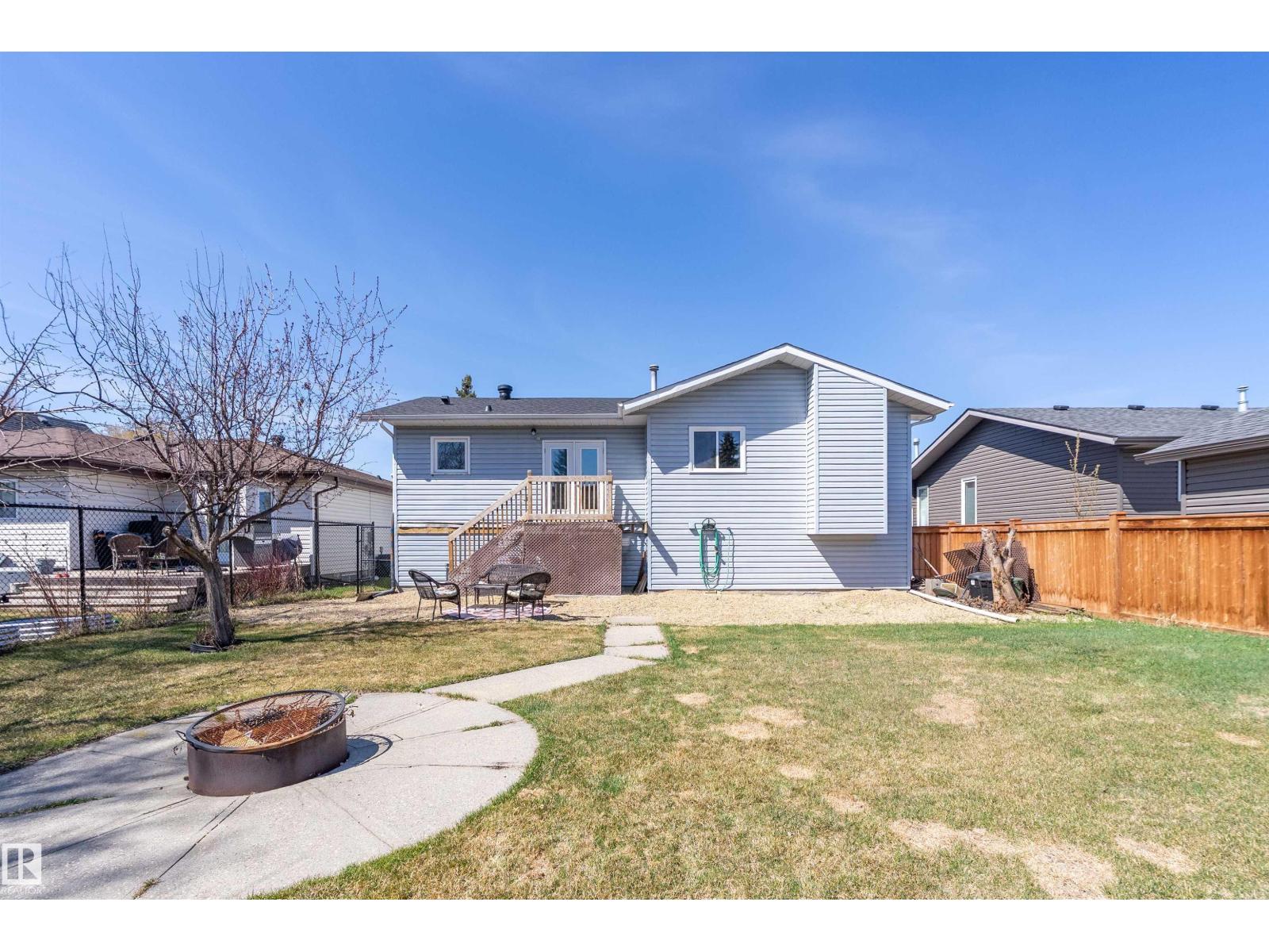 5421 46 ST - 40
