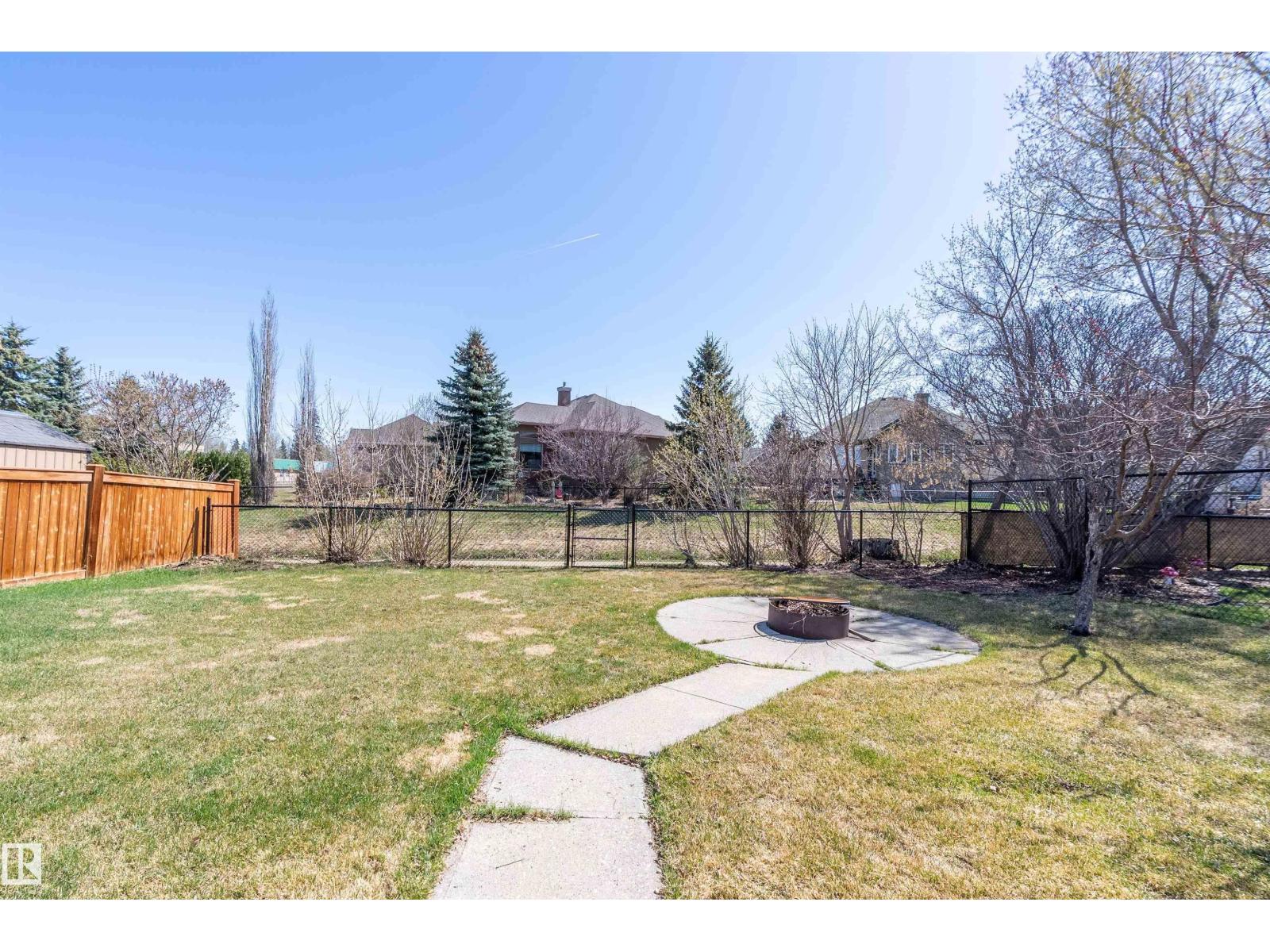 5421 46 ST - 43