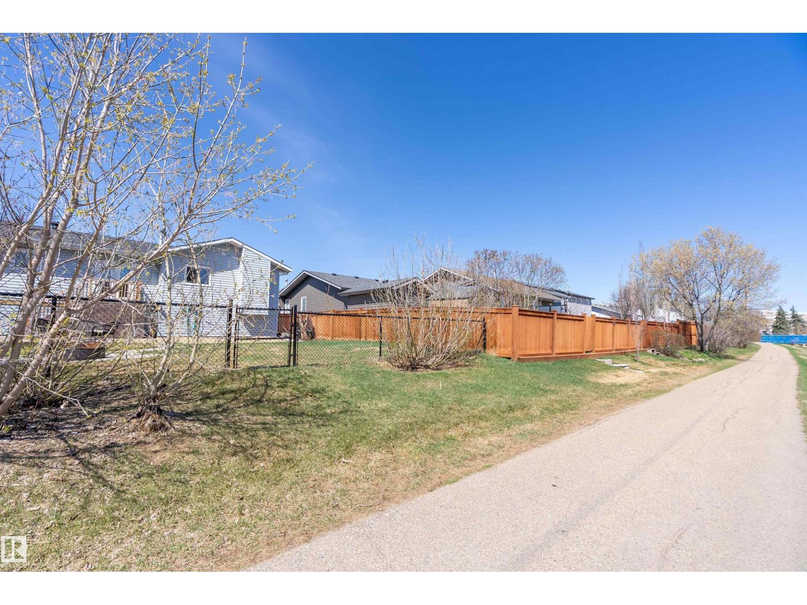 5421 46 ST - 45