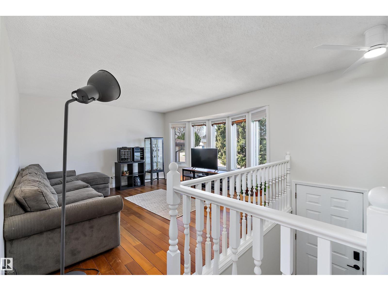 5421 46 ST - 7
