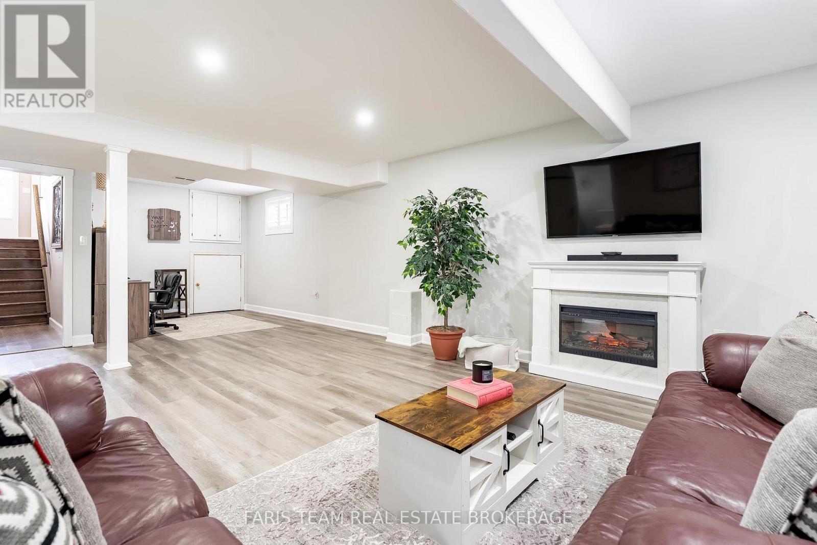 9 BROADPOINT STREET - 22
