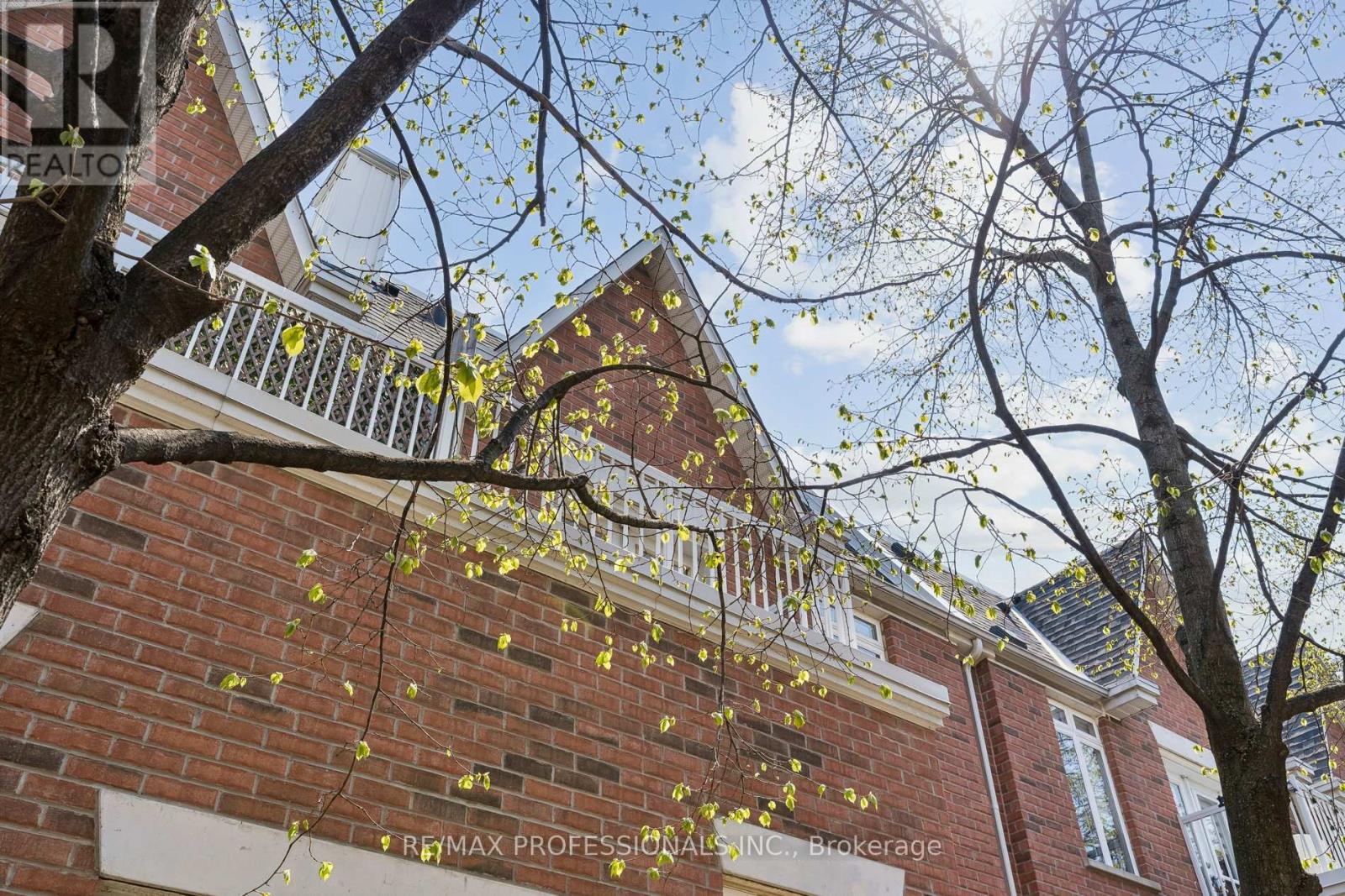 #2010 12 SUDBURY STREET - 45