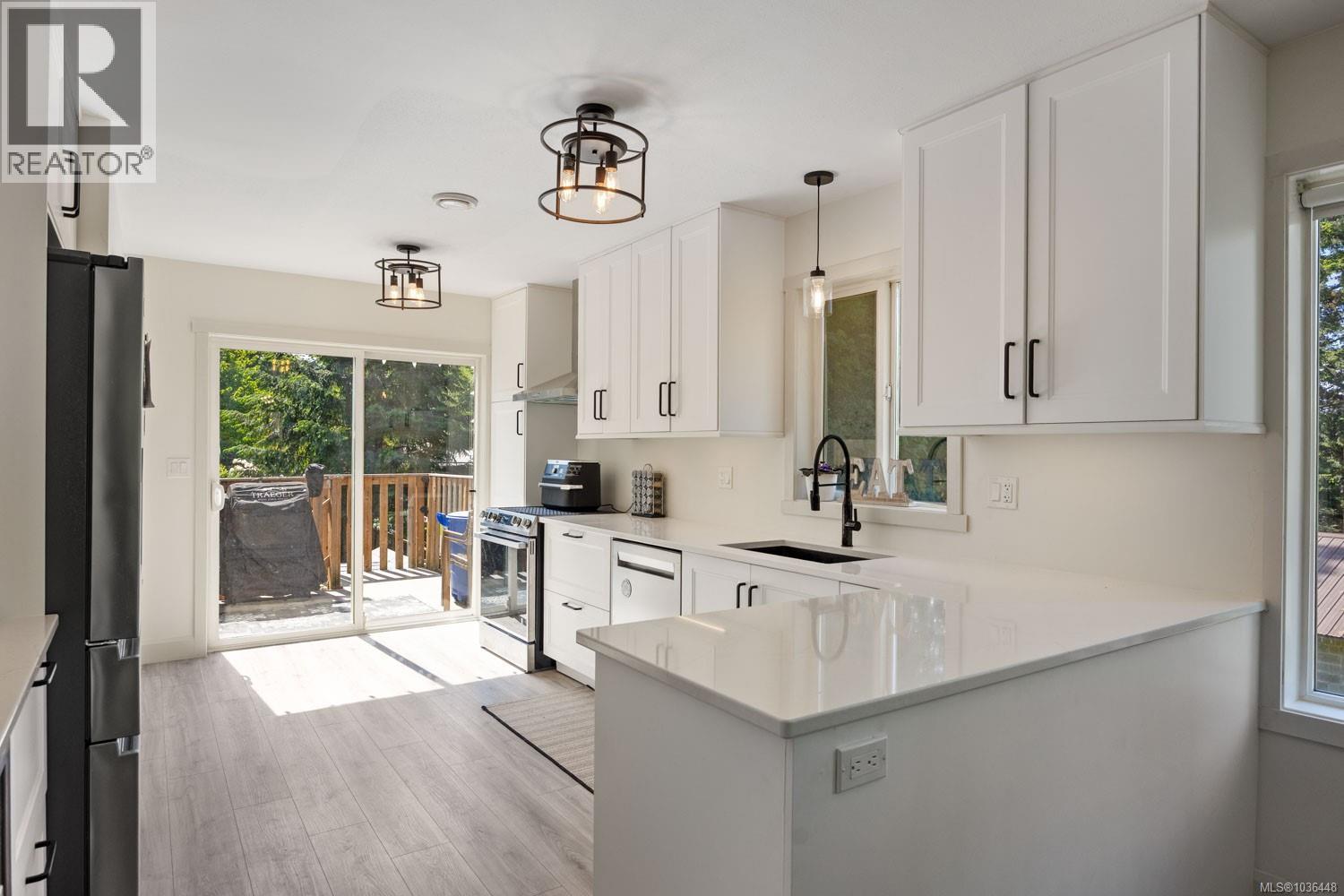 2203 Tamarack Dr - 13