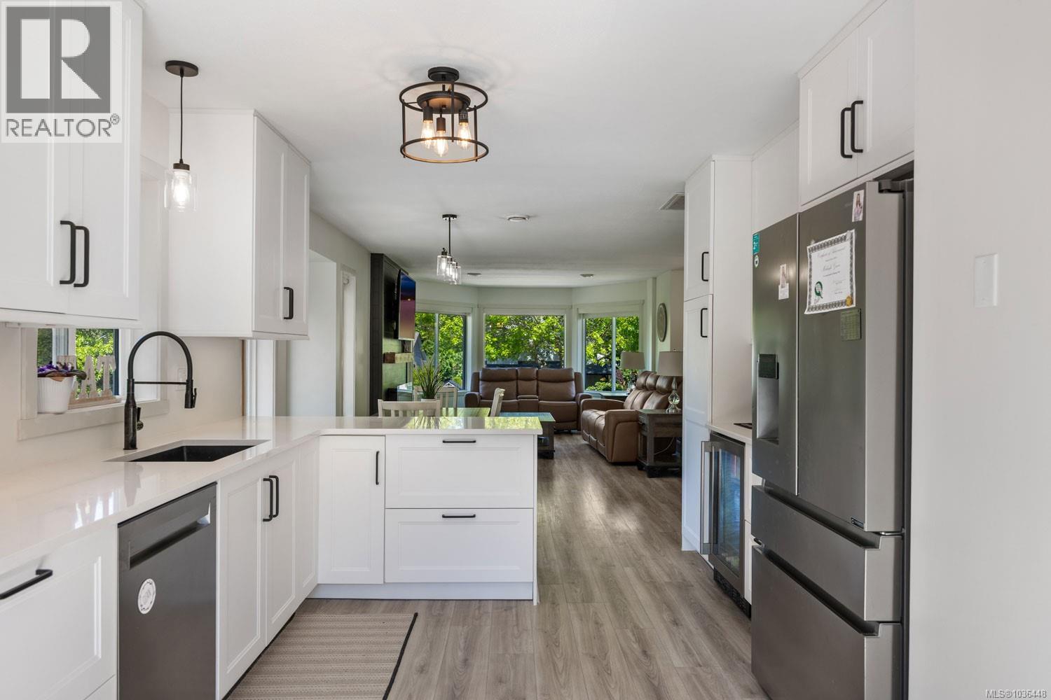 2203 Tamarack Dr - 16