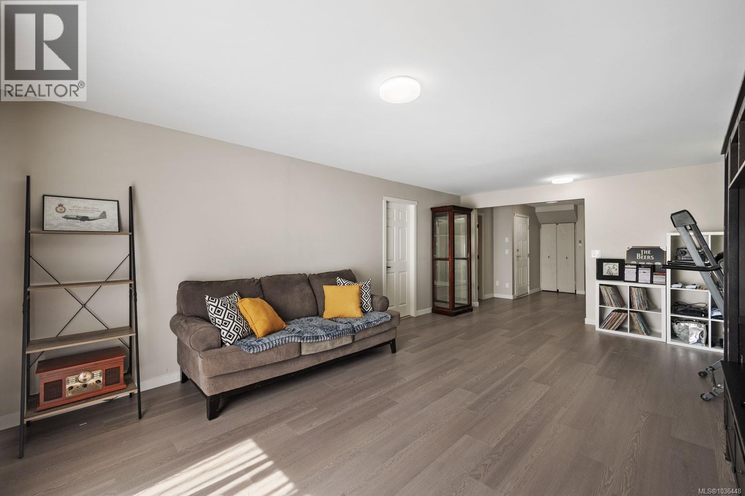 2203 Tamarack Dr - 27
