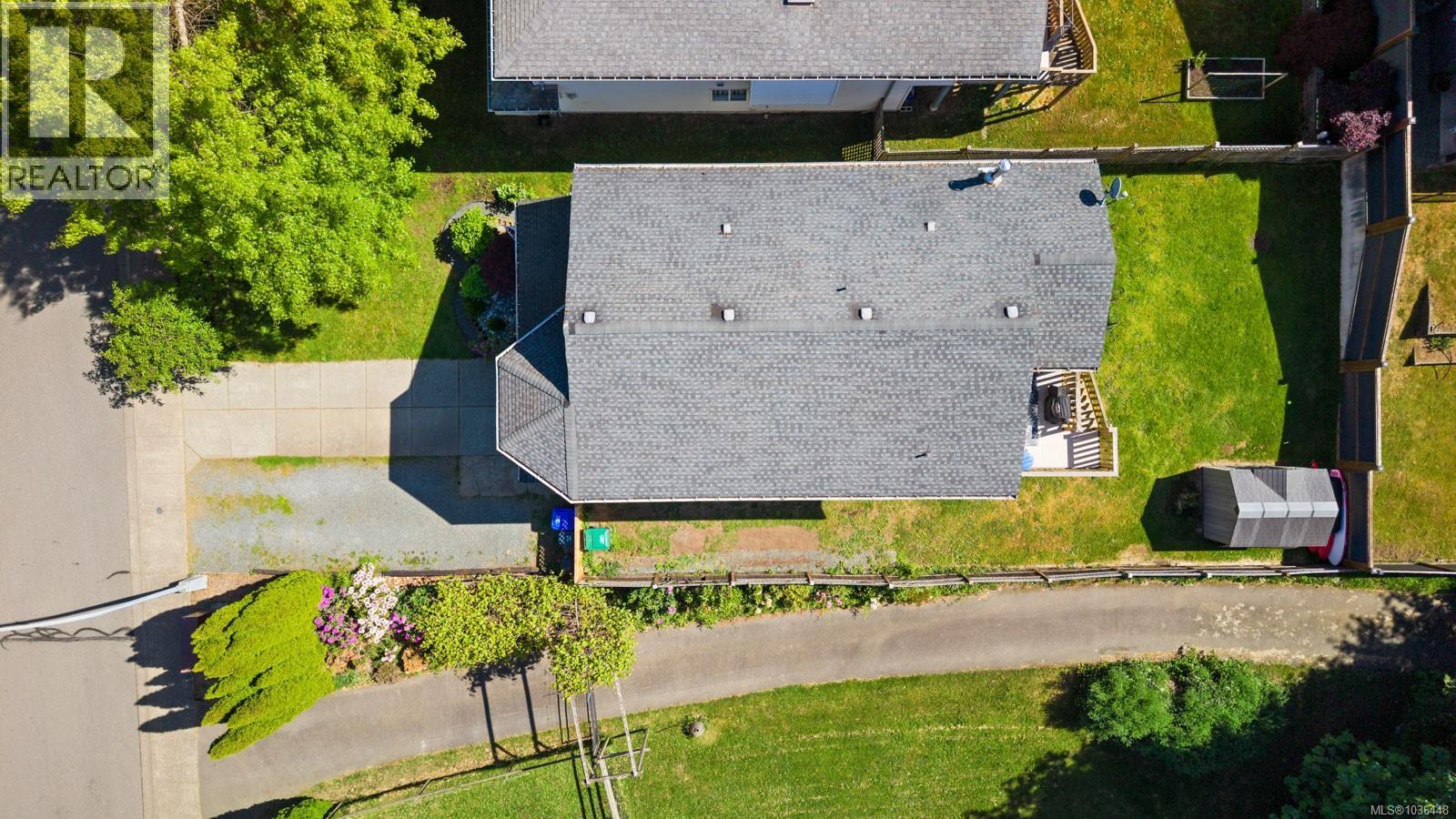 2203 Tamarack Dr - 33