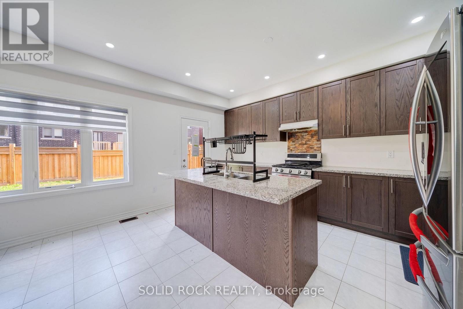 225 FLEETWOOD DRIVE - 5