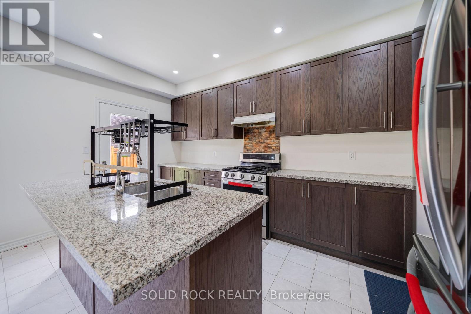 225 FLEETWOOD DRIVE - 8