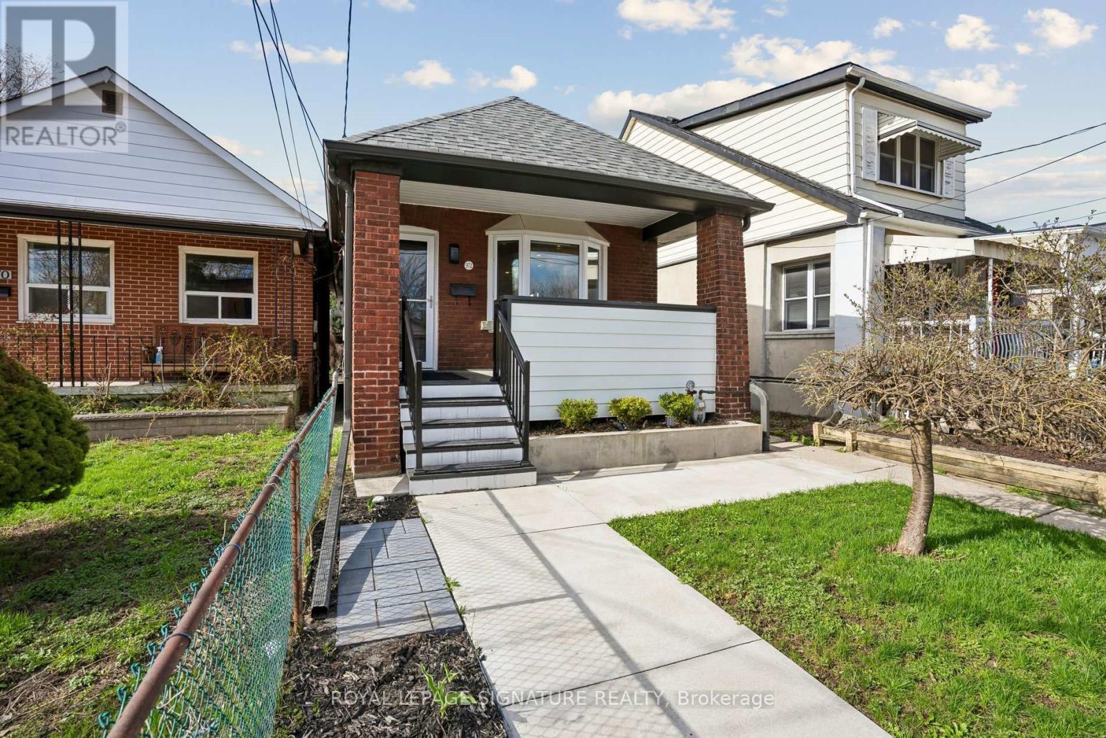 Listing photo of 972 COSBURN AVENUE