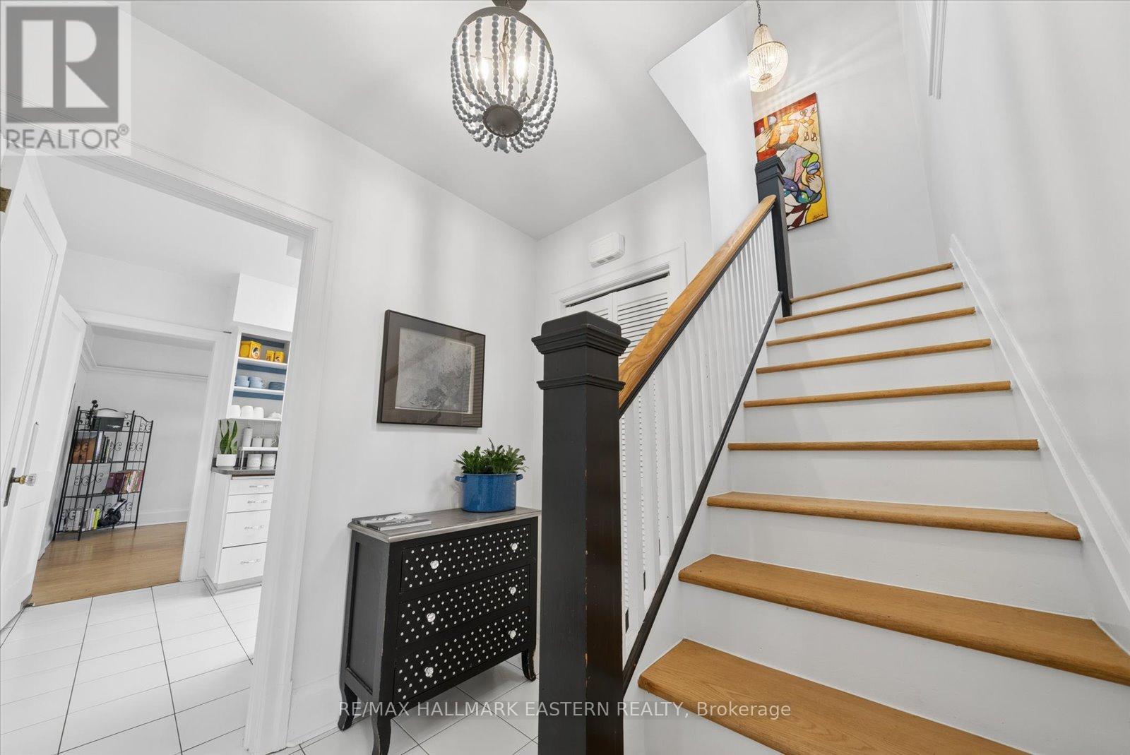 301 ENGLEBURN AVENUE - 17