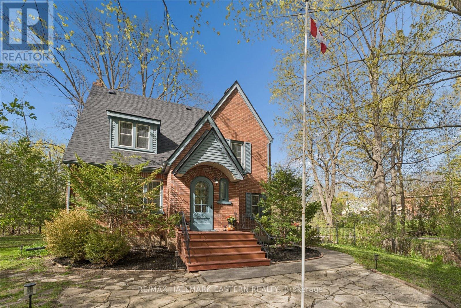 301 ENGLEBURN AVENUE - Image 3