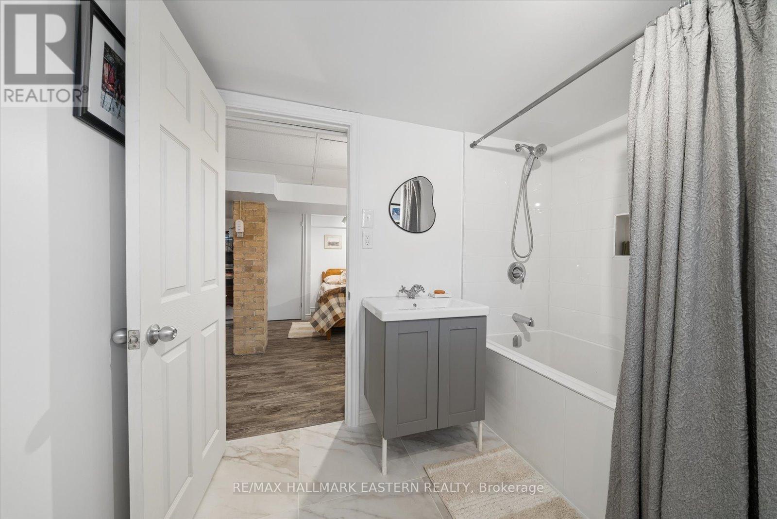 301 ENGLEBURN AVENUE - 31