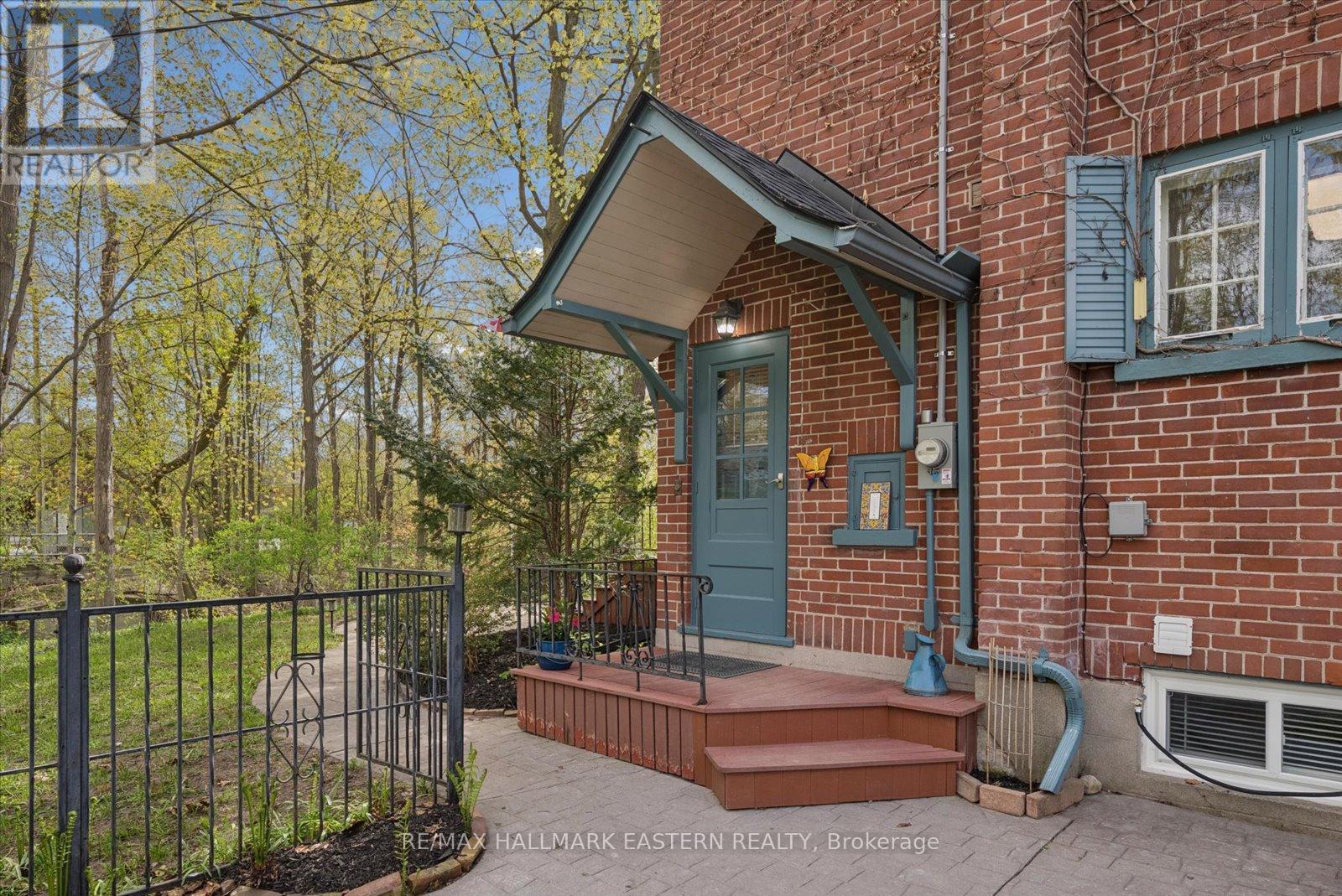 301 ENGLEBURN AVENUE - 4