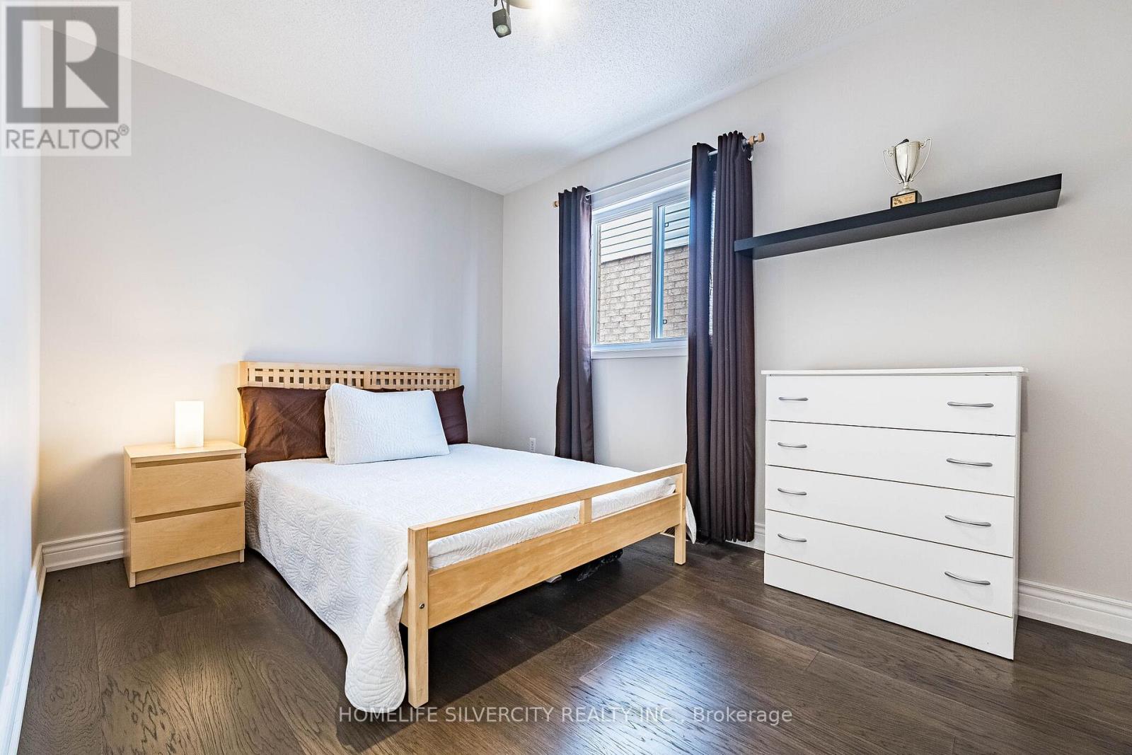 32 CONTINENTAL ROAD - 31