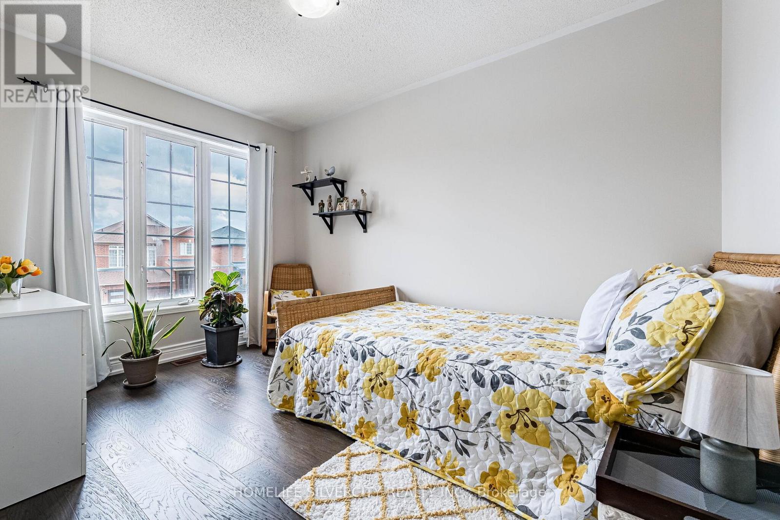 32 CONTINENTAL ROAD - 34