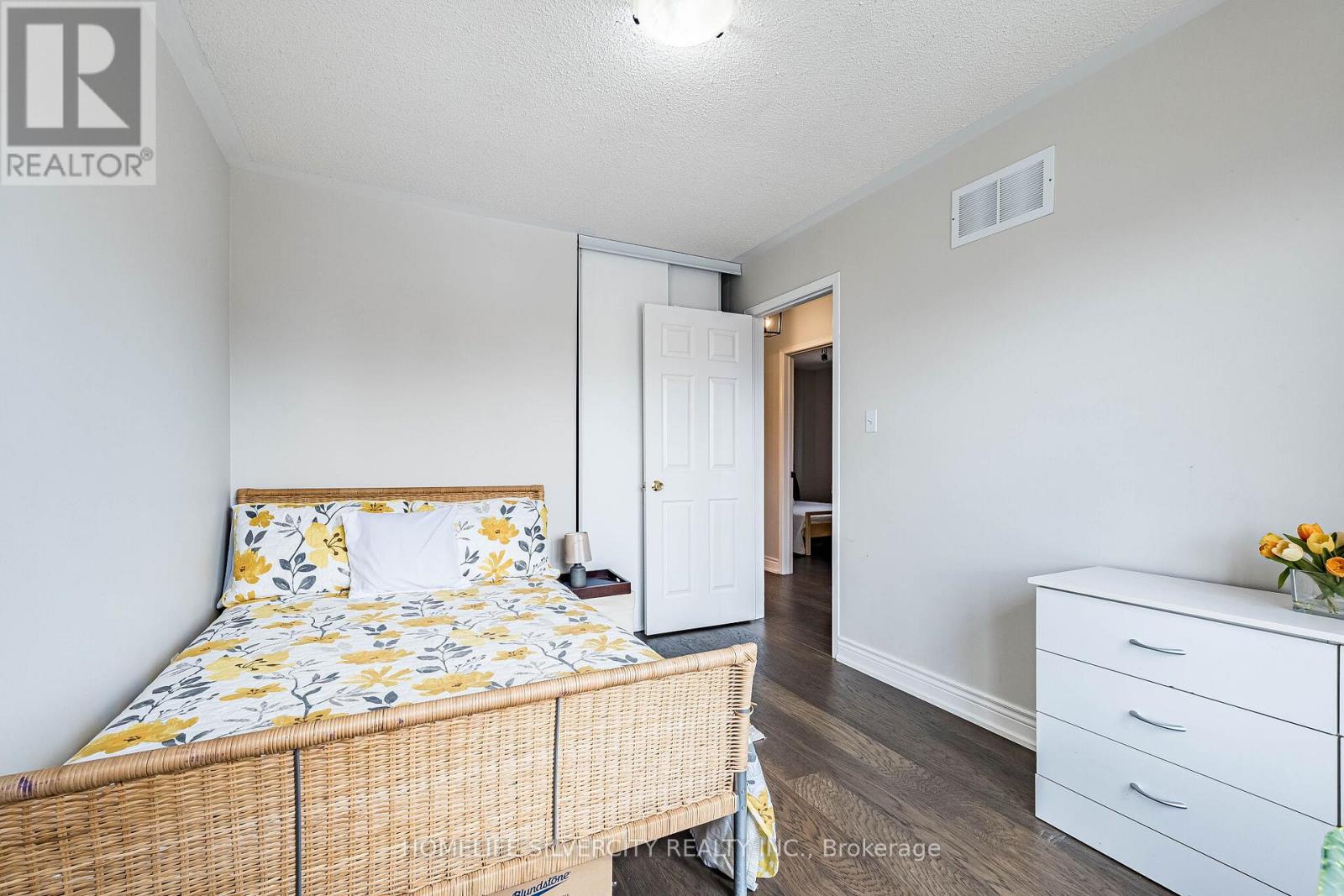 32 CONTINENTAL ROAD - 37