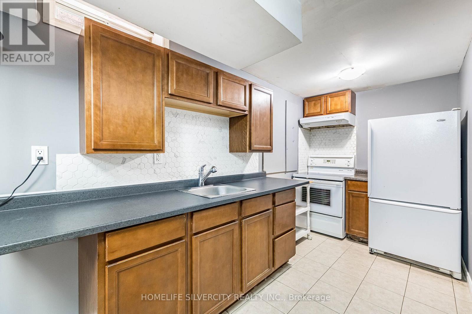 32 CONTINENTAL ROAD - 43