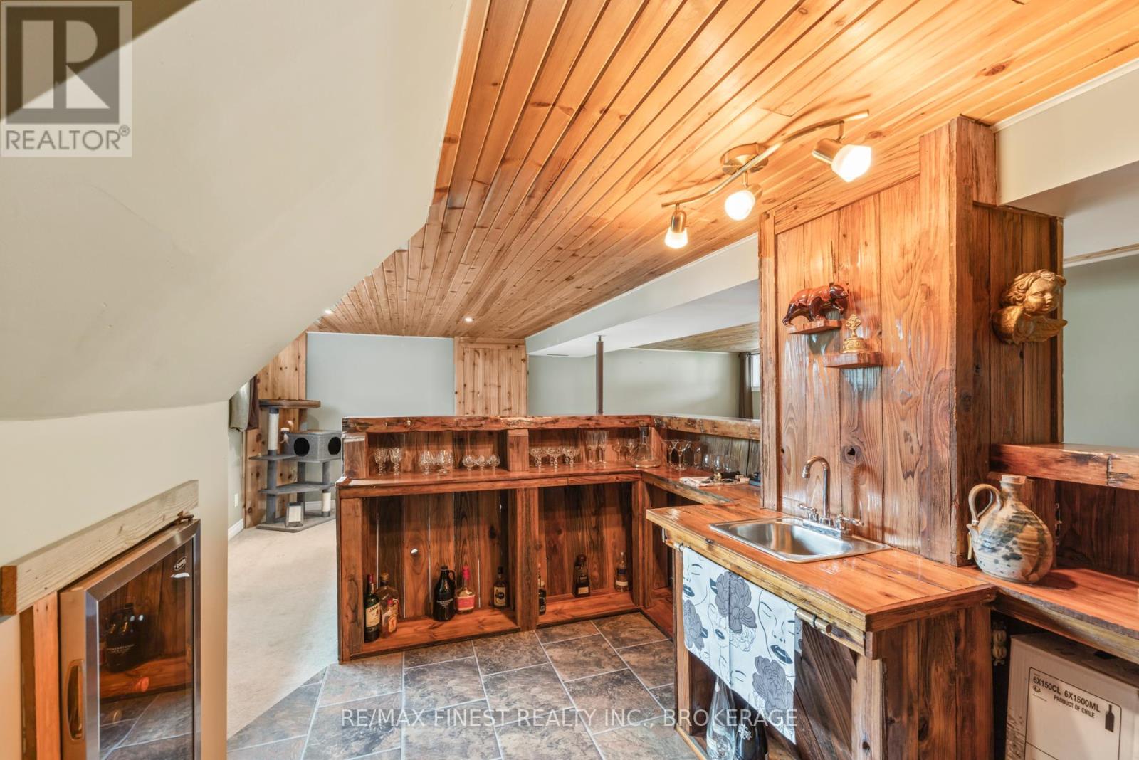 1429 AVONDALE CRESCENT - 27