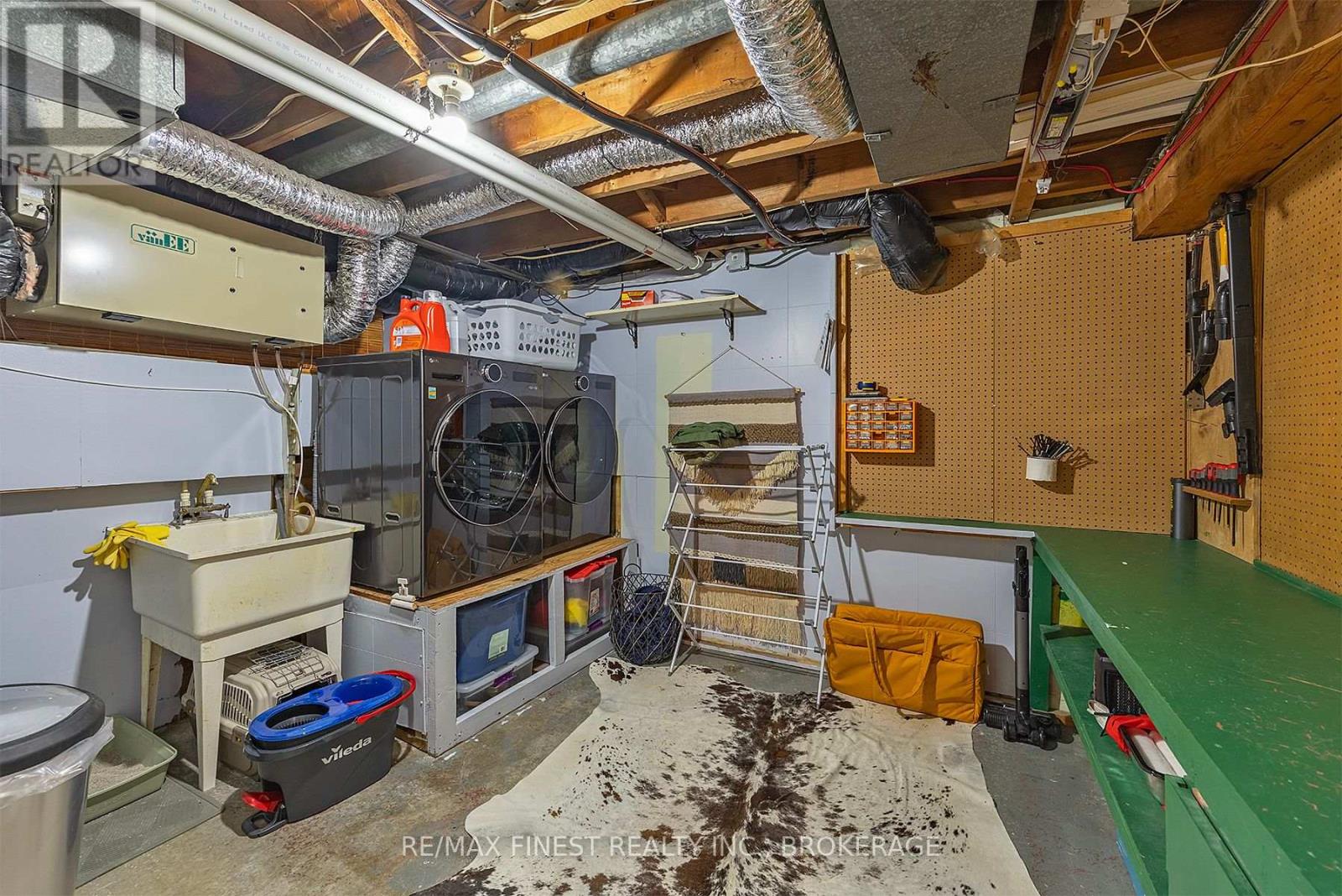 1429 AVONDALE CRESCENT - 35