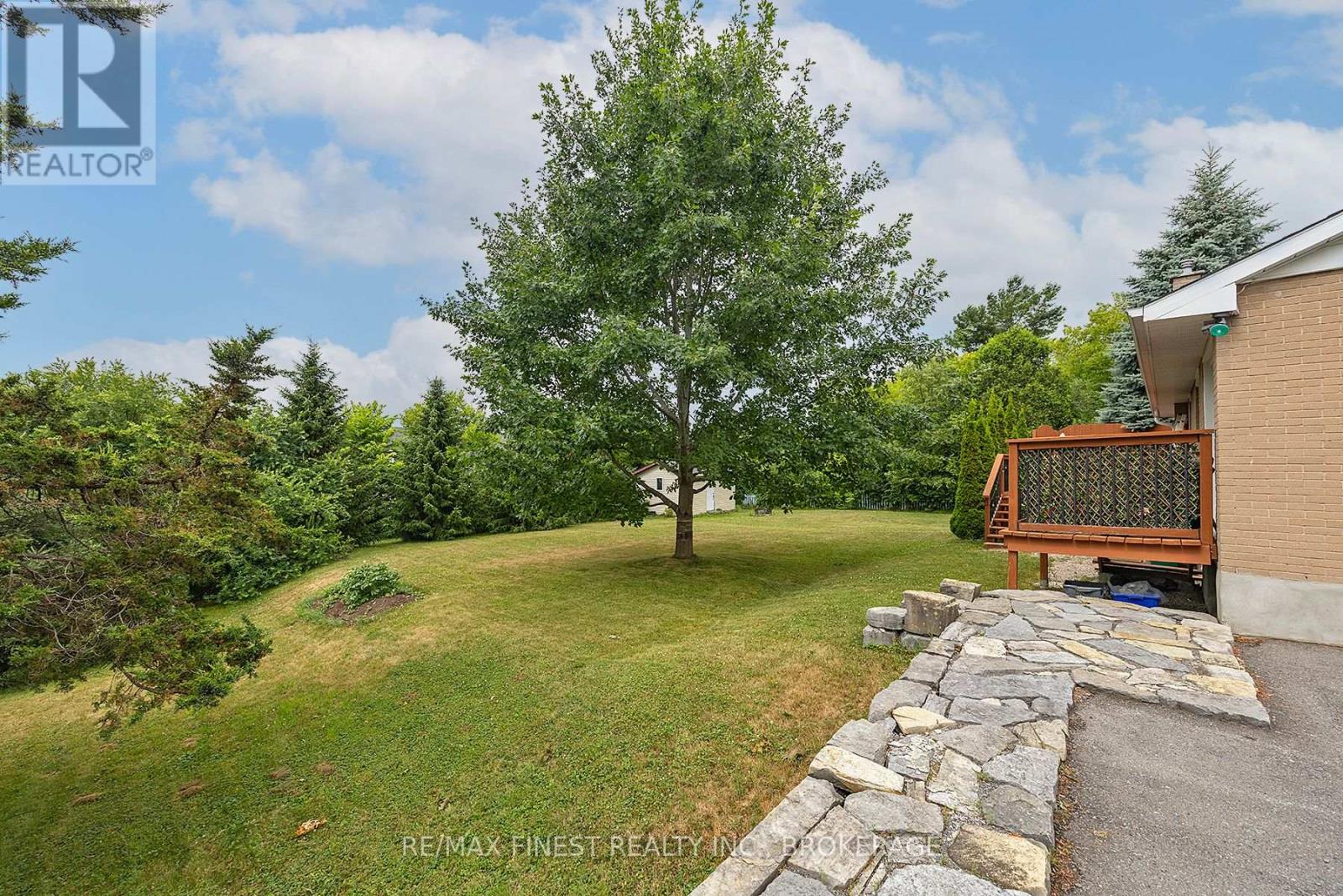 1429 AVONDALE CRESCENT - 40